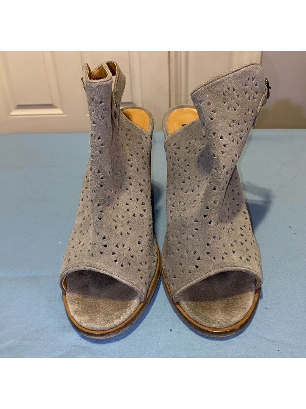 Diba booties sz. 8.5, gray suede
